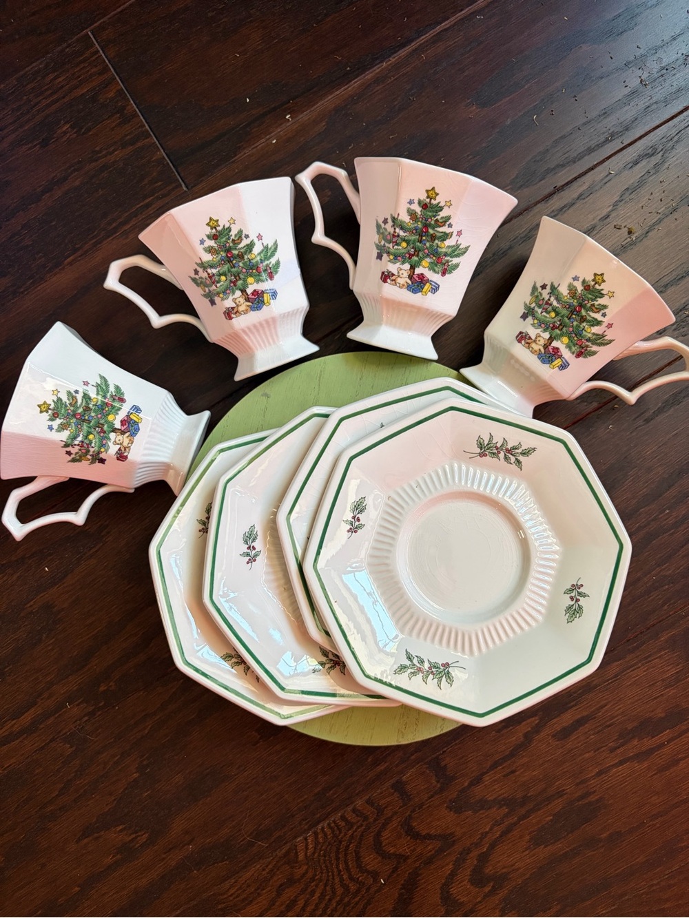 Holiday Tree Porcelain Tea Cup and Saucer Set - White & Green